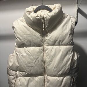 Old Navy Women's Off-White Puffer Vest